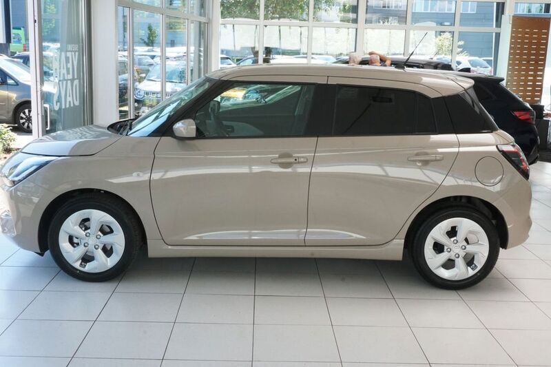 Neu Suzuki Swift 83 PS (61 kW) 2025 Beige Kleinwagen