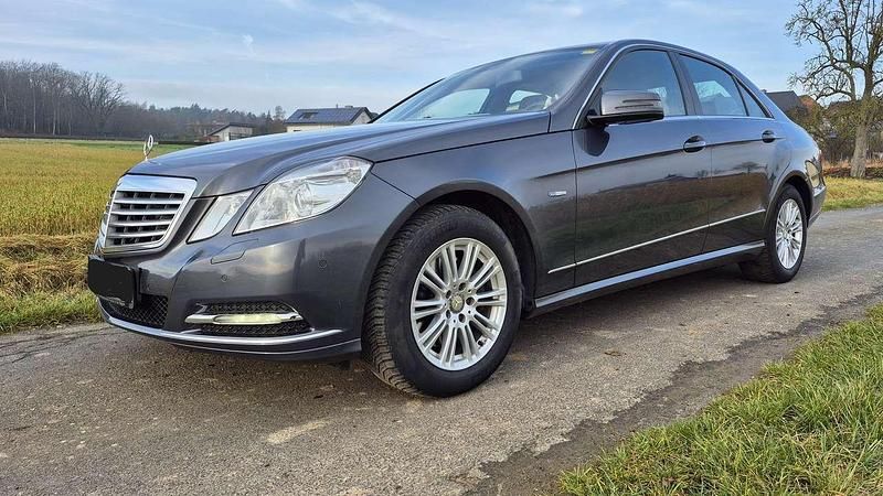 Gebraucht Mercedes E300 Elegance 231 PS (169 kW) 2011 Grau Limousine