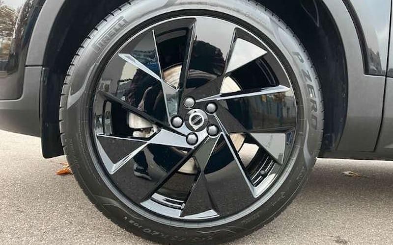 Gebraucht Volvo XC40 Plus 163 PS (119 kW) 2024 Onyx schwarz SUV