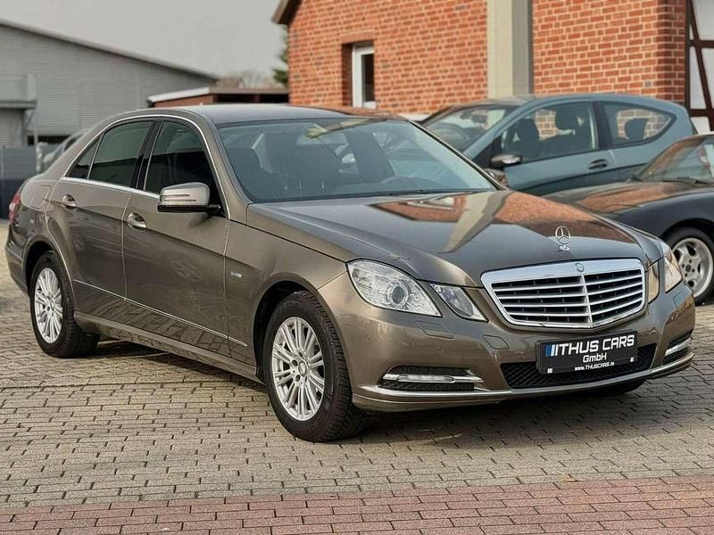 Gebraucht Mercedes E200 Elegance 136 PS (100 kW) 2011 Grau Limousine