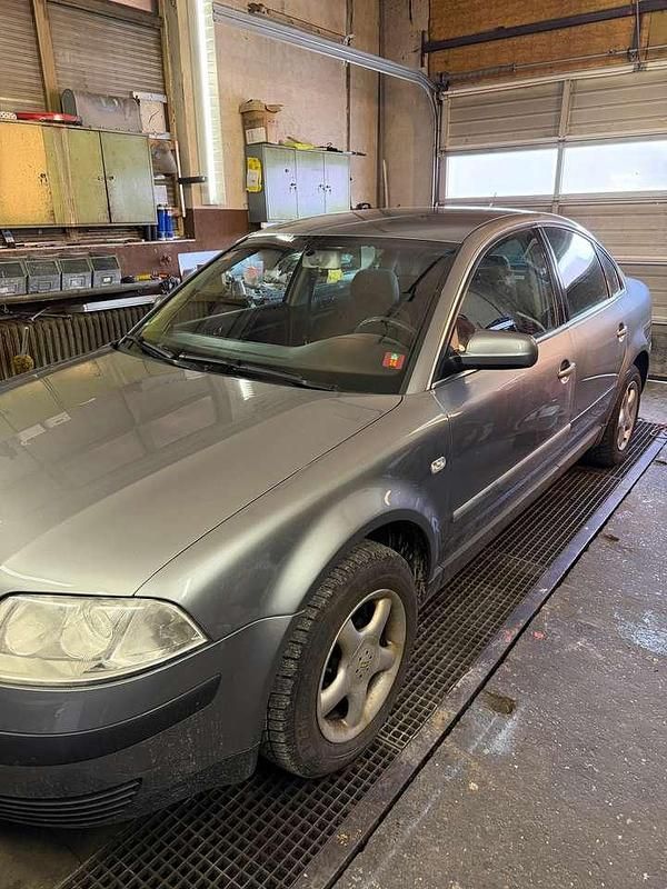 Gebraucht VW Passat 102 PS (75 kW) 2002 Grau Limousine