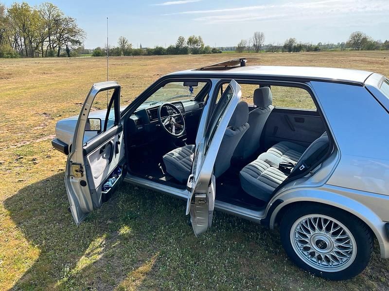 Second-hand VW Golf II 75 CP (55 kW) 1987 Hatchback