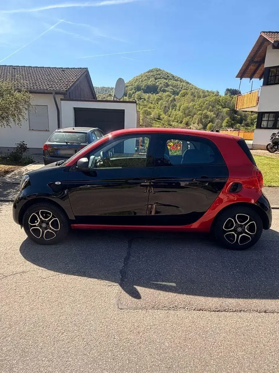 Używany Smart ForFour 90 KM (66 kW) 2018 Czarny Hatchback