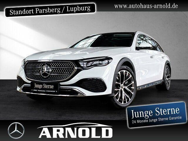 Weiß (manufaktur opalithweiß bright) Gebraucht 2024 Mercedes E300 Kombi | 68.900 € (Teuer) - Bild 1/4