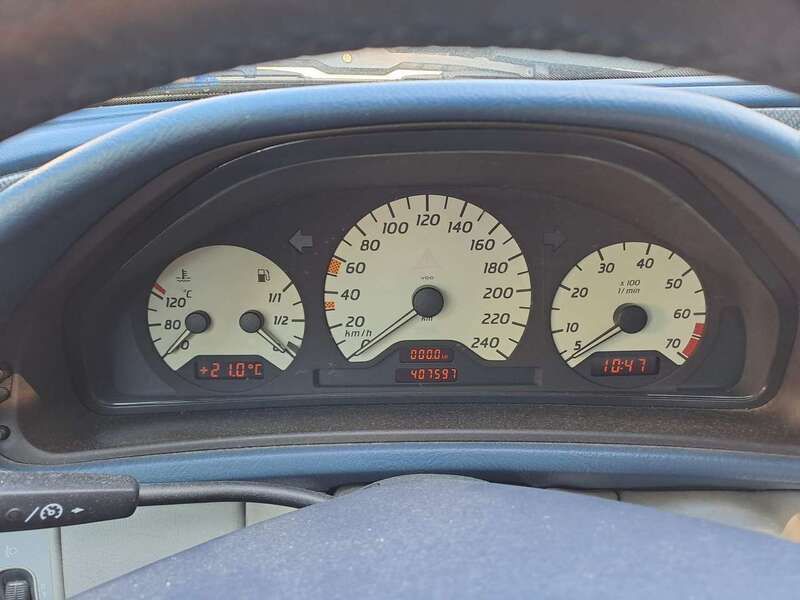 Silber Gebraucht 1999 Mercedes CLK200 Coupé | 2.200 € - Bild 1/4