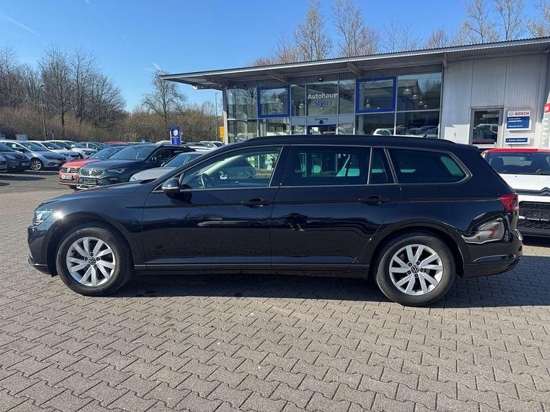Gebraucht VW Passat Basis 150 PS (110 kW) 2021 Schwarz Kombi