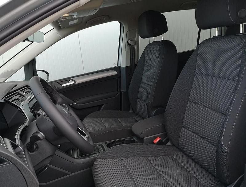 Neu VW Touran Comfortline 150 PS (110 kW) 2026 Grau Van / Kleinbus