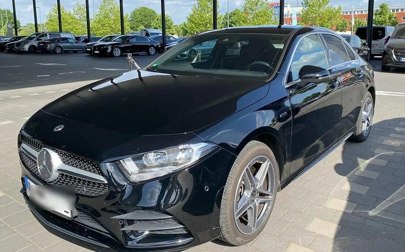 Schwarz Gebraucht 2020 Mercedes A250 AMG Limousine | 25.500 € (Guter Preis) - Bild 1/4