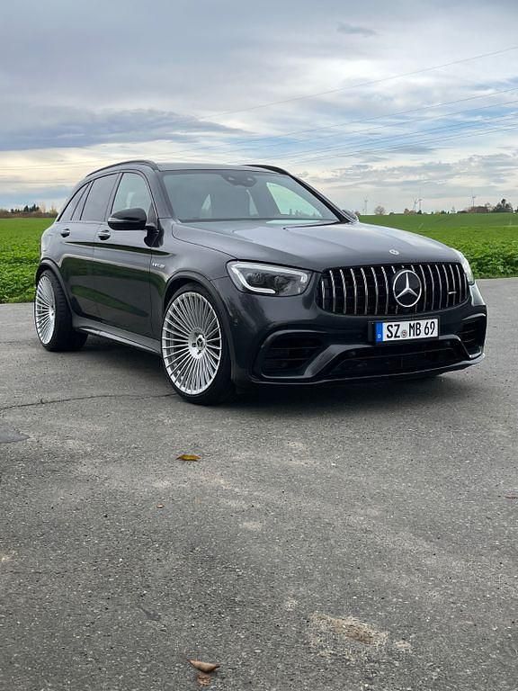 Grau Gebraucht 2022 Mercedes GLC63 AMG AMG SUV | 63.400 € (Guter Preis) - Bild 1/4
