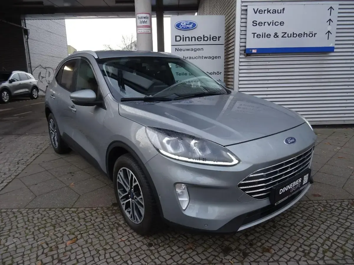 Usado Ford Kuga Titanium 225 HP (165 kW) 2022 Prateado SUV