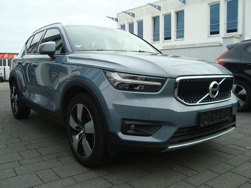 Grau Gebraucht 2021 Volvo XC40 Momentum SUV | 27.900 € (Fairer Preis) - Bild 1/4