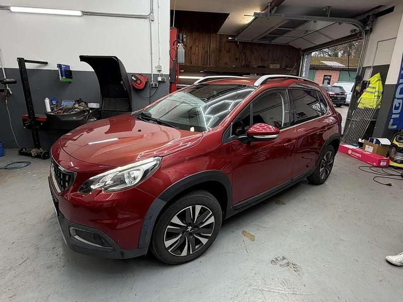 Gebraucht Peugeot 2008 Allure 110 PS (80 kW) 2016 Rot/metalliclackierung + klarl SUV