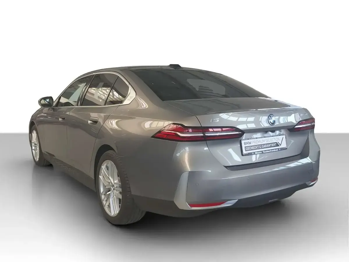 Gebraucht BMW i5 Sport Line 250 kW (340 PS) 2025 Grau Limousine