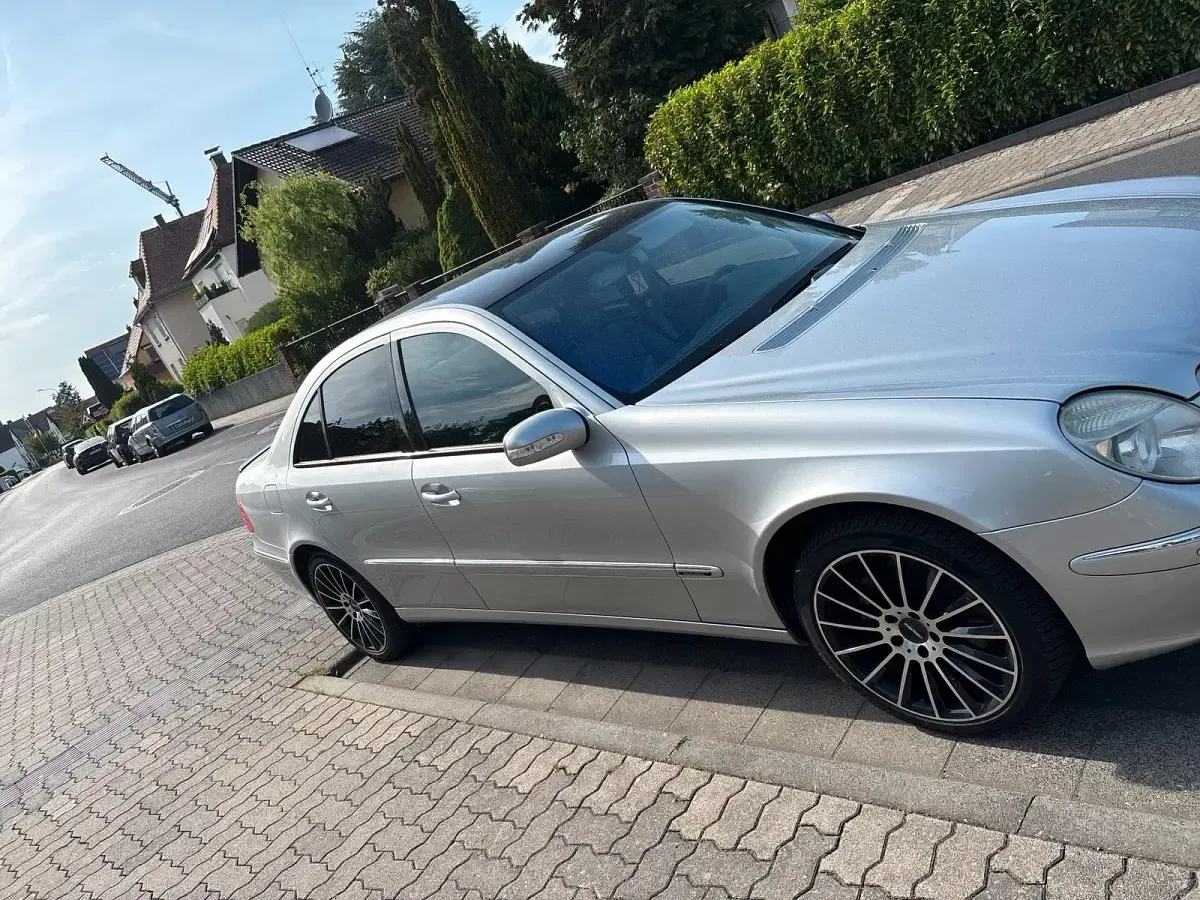 Gebraucht Mercedes E320 225 PS (165 kW) 2003 Silber Limousine
