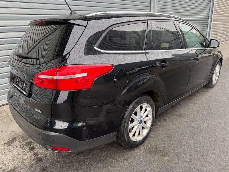 Gebraucht Ford Focus Titanium 125 PS (91 kW) 2017 Schwarz Kombi