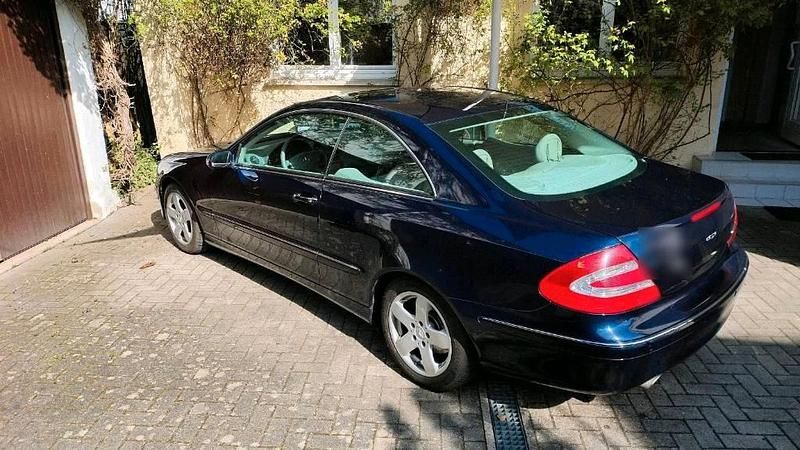 Second-hand Mercedes CLK320 2005 Albastru Coupe