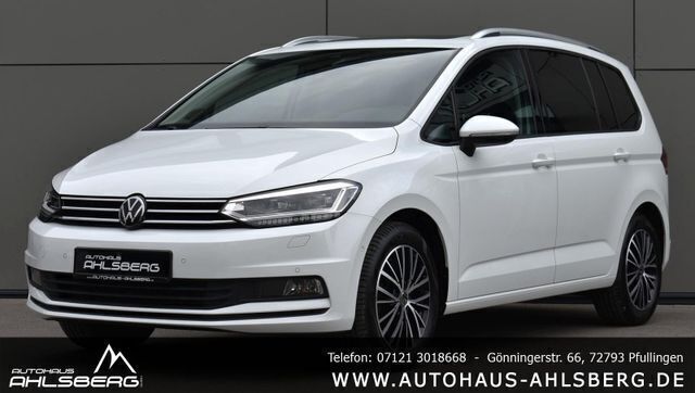 Pure white Gebraucht 2023 VW Touran Comfortline Van / Kleinbus | 36.900 € (Teuer) - Bild 1/4