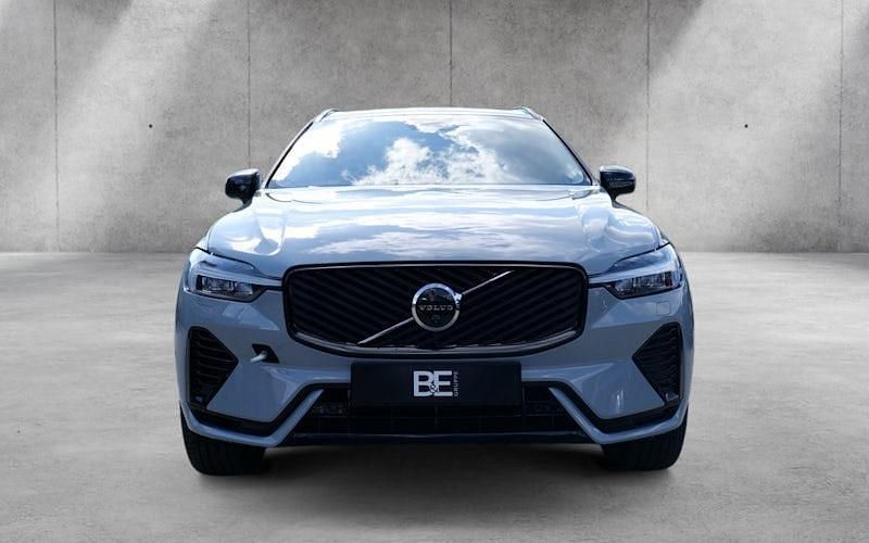 Neu Volvo XC60 Plus 336 PS (247 kW) 2025 Grau SUV