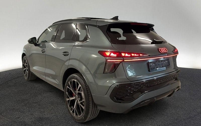 Neu Audi Q3 Ambiente 265 PS (194 kW) 2026 Grün SUV