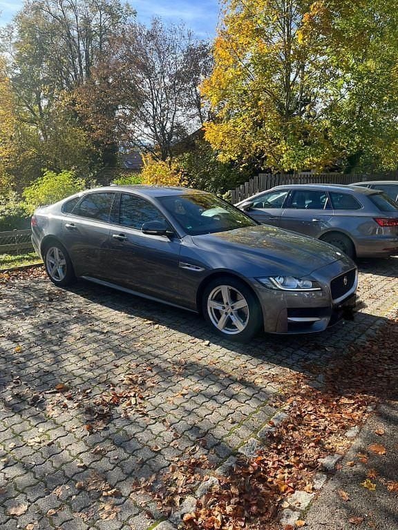 Gebraucht Jaguar XF R-Sport 300 PS (220 kW) 2017 Grau Limousine