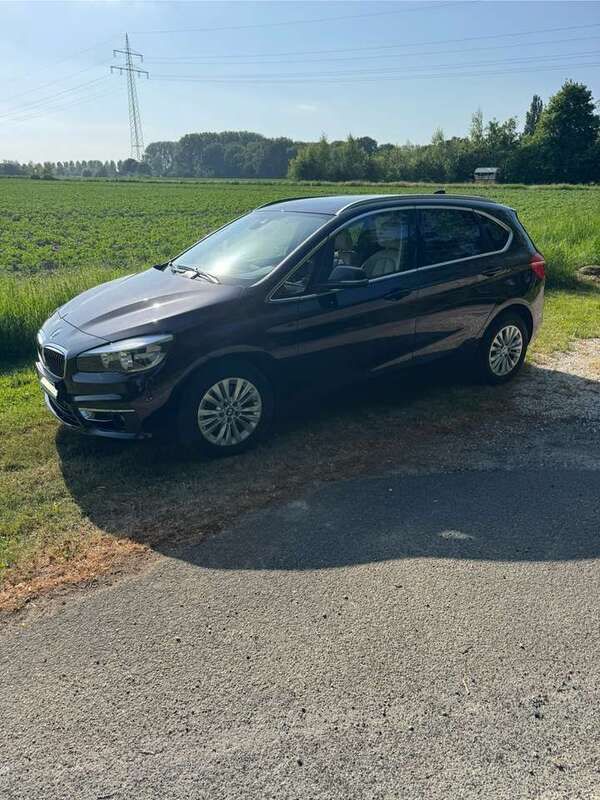 Braun Gebraucht 2015 BMW 218 Kleinwagen | 13.650 € (Guter Preis) - Bild 1/4