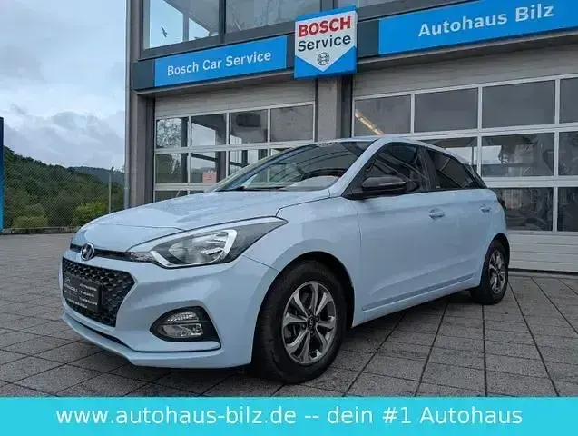 Gebraucht Hyundai i20 Advantage 101 PS (74 kW) 2020 Blau Kleinwagen