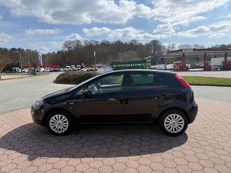 Gebraucht Fiat Punto More 69 PS (50 kW) 2018 Schwarz Kleinwagen