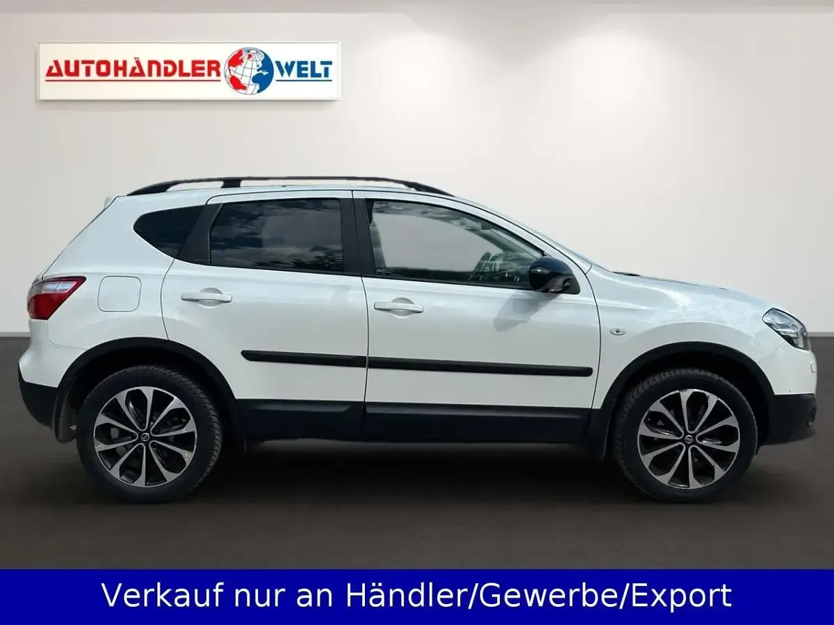 Gebraucht Nissan Qashqai 141 PS (103 kW) 2013 Weiß SUV