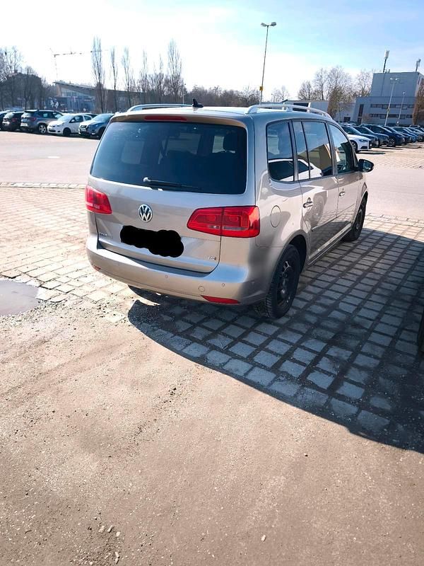 Second-hand VW Touran 140 CP (102 kW) 2015 Galben Monovolum