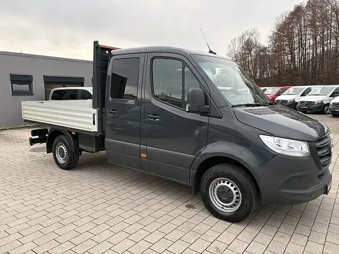 Gebraucht Mercedes Sprinter 170 PS (125 kW) 2024 Schwarzgrau Van
