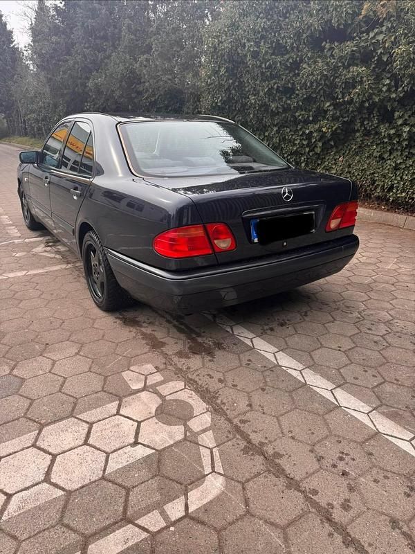 Gebraucht Mercedes E200 136 PS (100 kW) 1999 Limousine