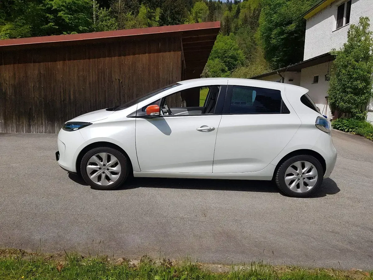 Gebraucht Renault Zoe Zen 64 kW (88 PS) 2013 Weiß Kleinwagen