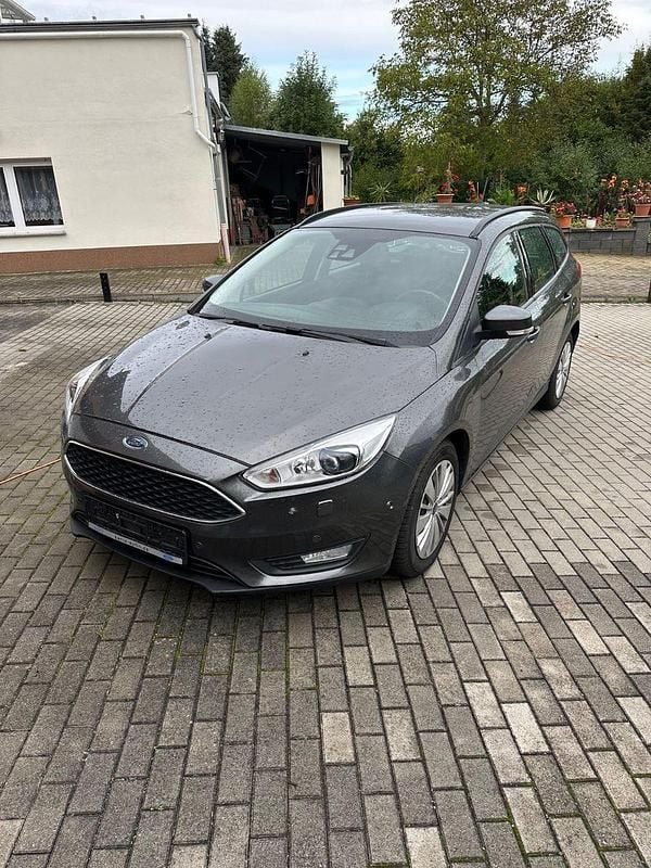 Grau Gebraucht 2015 Ford Focus Titanium Kombi | 8.290 € (Fairer Preis) - Bild 1/4