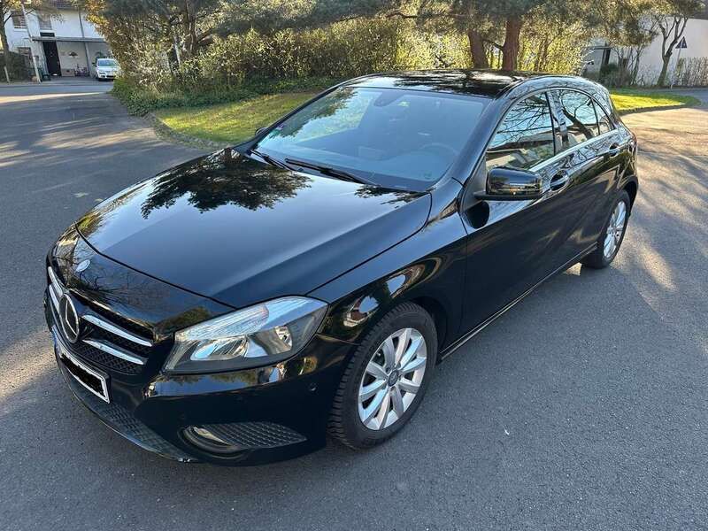 Schwarz Gebraucht 2013 Mercedes A180 Style Limousine | 13.780 € (Fairer Preis) - Bild 1/4