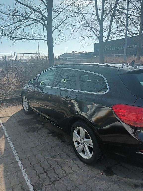 Gebraucht Opel Astra Style 110 PS (80 kW) 2014 Schwarz Limousine