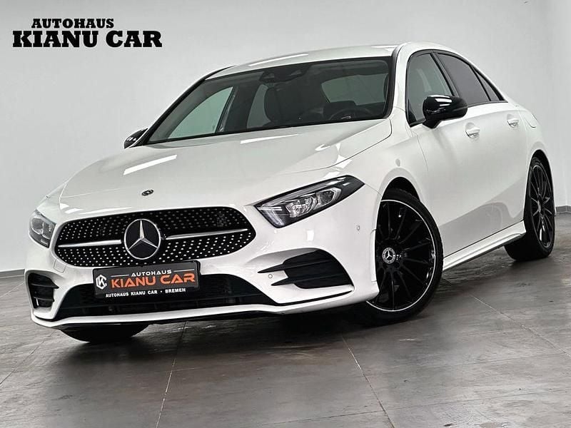 Weiß Gebraucht 2020 Mercedes A180 AMG line Limousine | 19.990 € (Guter Preis) - Bild 1/4