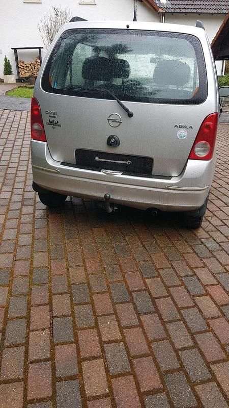 Gebraucht Opel Agila 58 PS (42 kW) 2000 Silber Van / Kleinbus