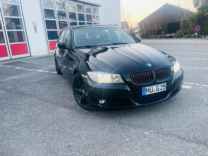 Gebraucht BMW 330 245 PS (180 kW) 2010 Schwarz Kombi