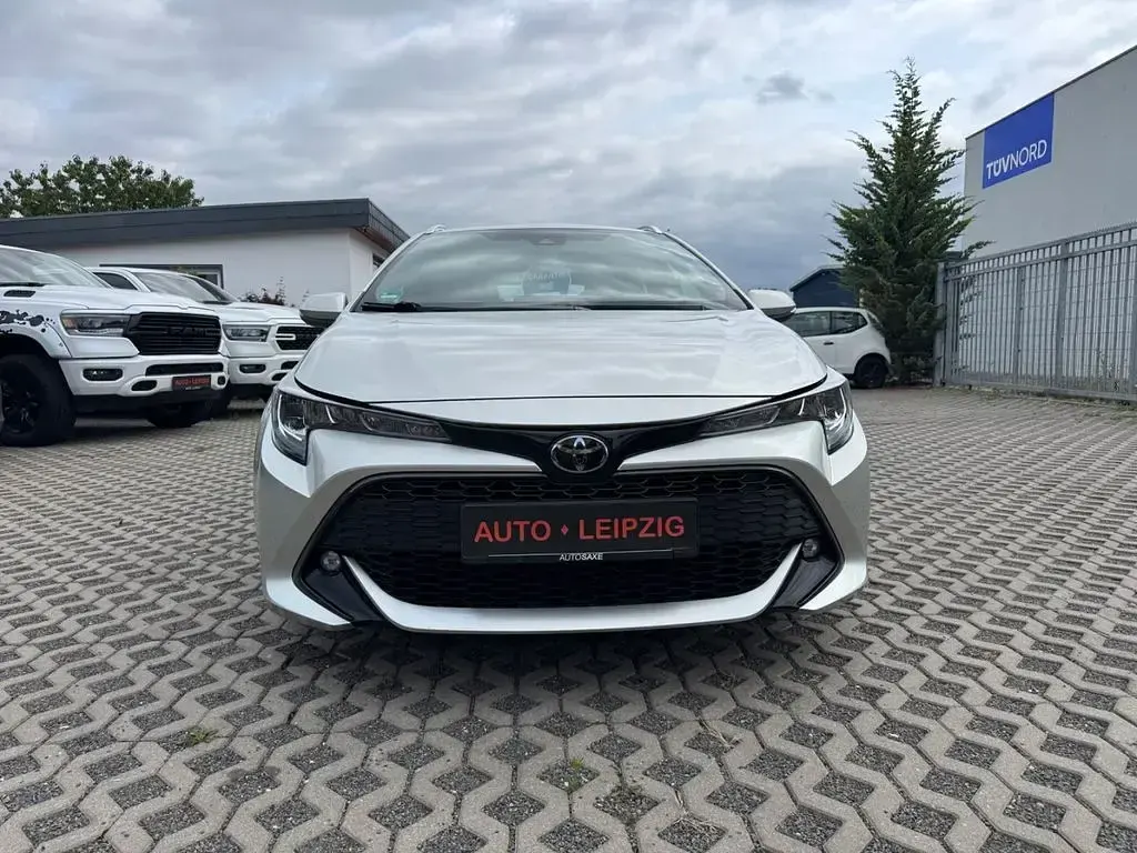 Gebraucht Toyota Corolla 116 PS (85 kW) 2020 Silber Limousine