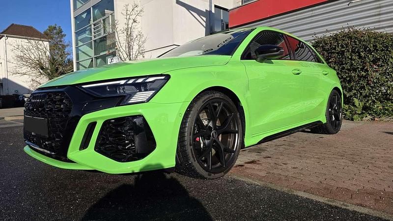 Grün Gebraucht 2024 Audi RS3 Premium Limousine | 64.850 € (Fairer Preis) - Bild 1/4