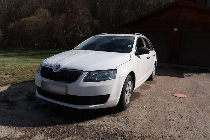 Gebraucht Skoda Octavia 105 PS (77 kW) 2015 Weiß Kleinwagen