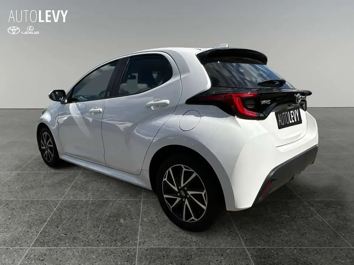 Gebraucht Toyota Yaris Team 116 PS (85 kW) 2022 Weiß Kleinwagen