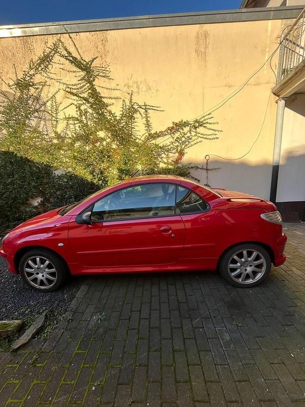 Rot Gebraucht 2006 Peugeot 206 CC Cabrio | 1.500 € - Bild 1/4