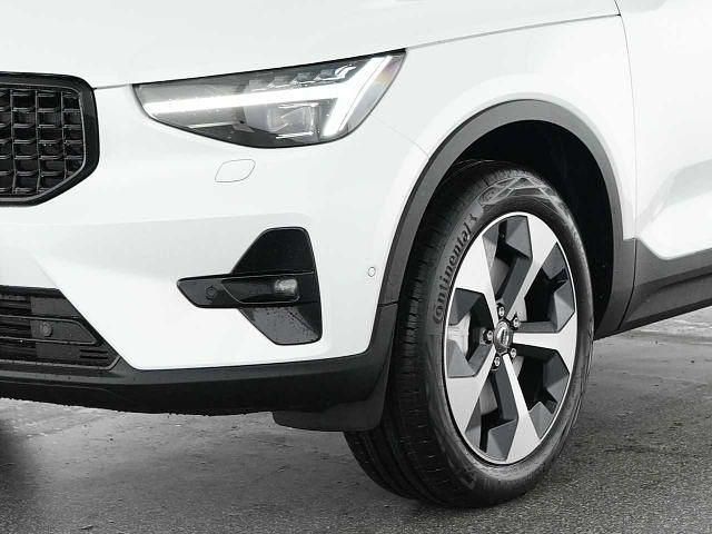 Gebraucht Volvo XC40 Plus 163 PS (119 kW) 2025 Crystal white pearl SUV