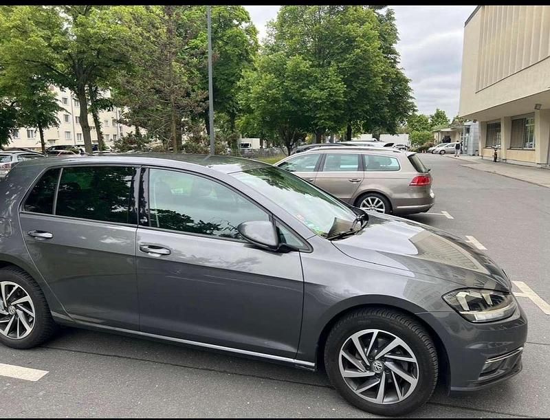 Gebraucht VW Golf VII Sound 110 PS (80 kW) 2017 Grau Kleinwagen