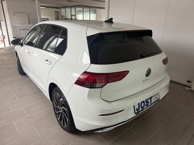 Gebraucht VW Golf VIII Active 116 PS (85 kW) 2022 Weiß Limousine