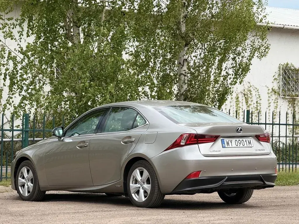 Gebraucht Lexus IS300h 181 PS (133 kW) 2014 Silber Limousine