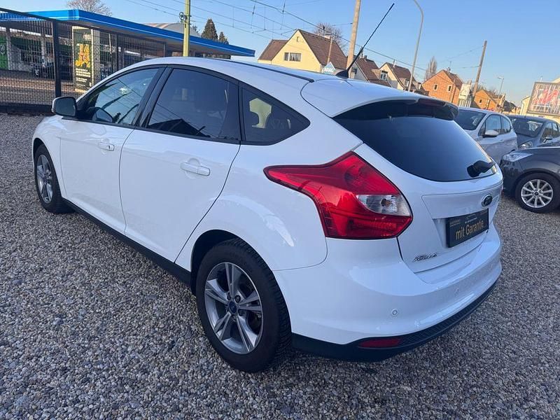 Gebraucht Ford Focus SYNC Edition 101 PS (74 kW) 2013 Weiß Limousine