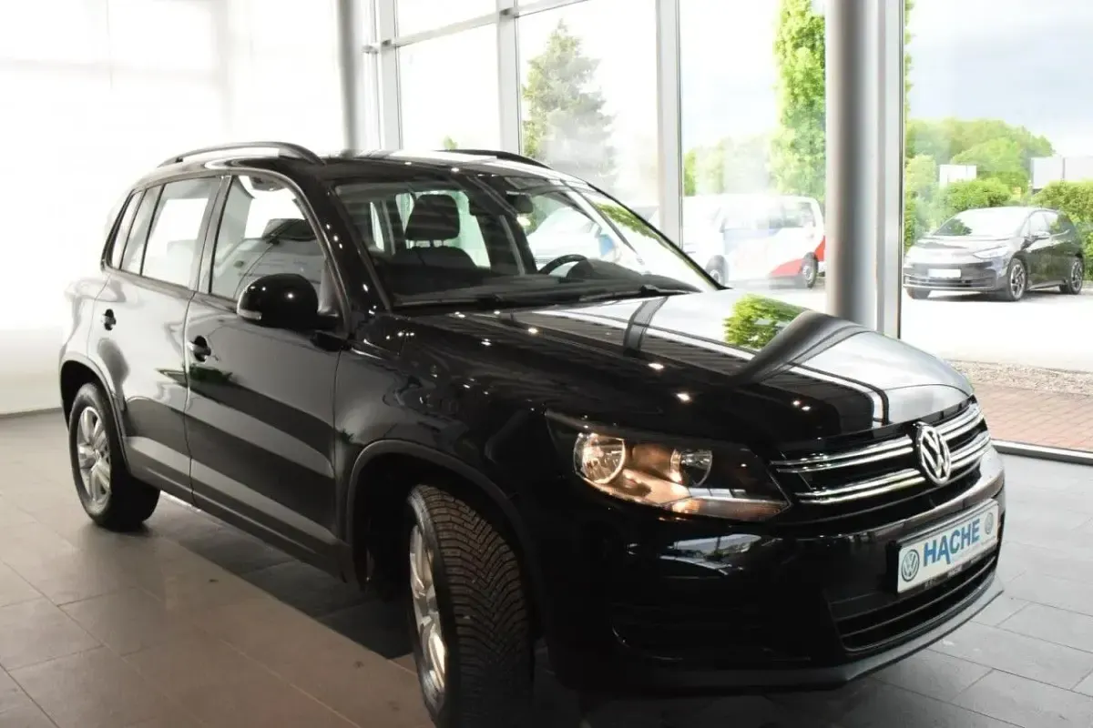 Gebraucht VW Tiguan Trendline 125 PS (91 kW) 2015 Schwarz SUV
