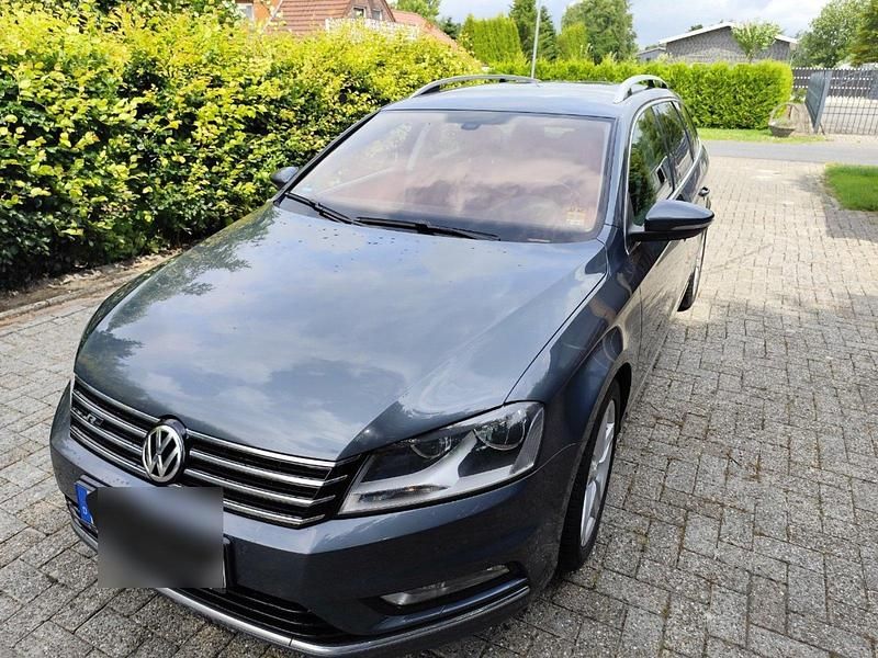 Grau Gebraucht 2014 VW Passat R-line Kombi | 6.500 € (Fairer Preis) - Bild 1/4